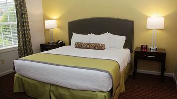 4 bedrooms, iron/ironing board, internet, bed sheets