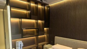 2 多间卧室、熨斗/熨衣板、上网接入、床单