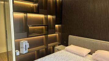 2 bedrooms, iron/ironing board, internet, bed sheets