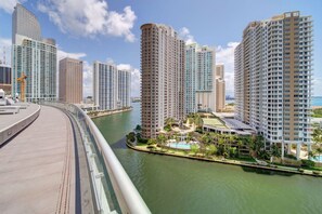 Exterior - Icon Brickell 2BDR • 17th FL • Ocean & Pool Views (Miami)