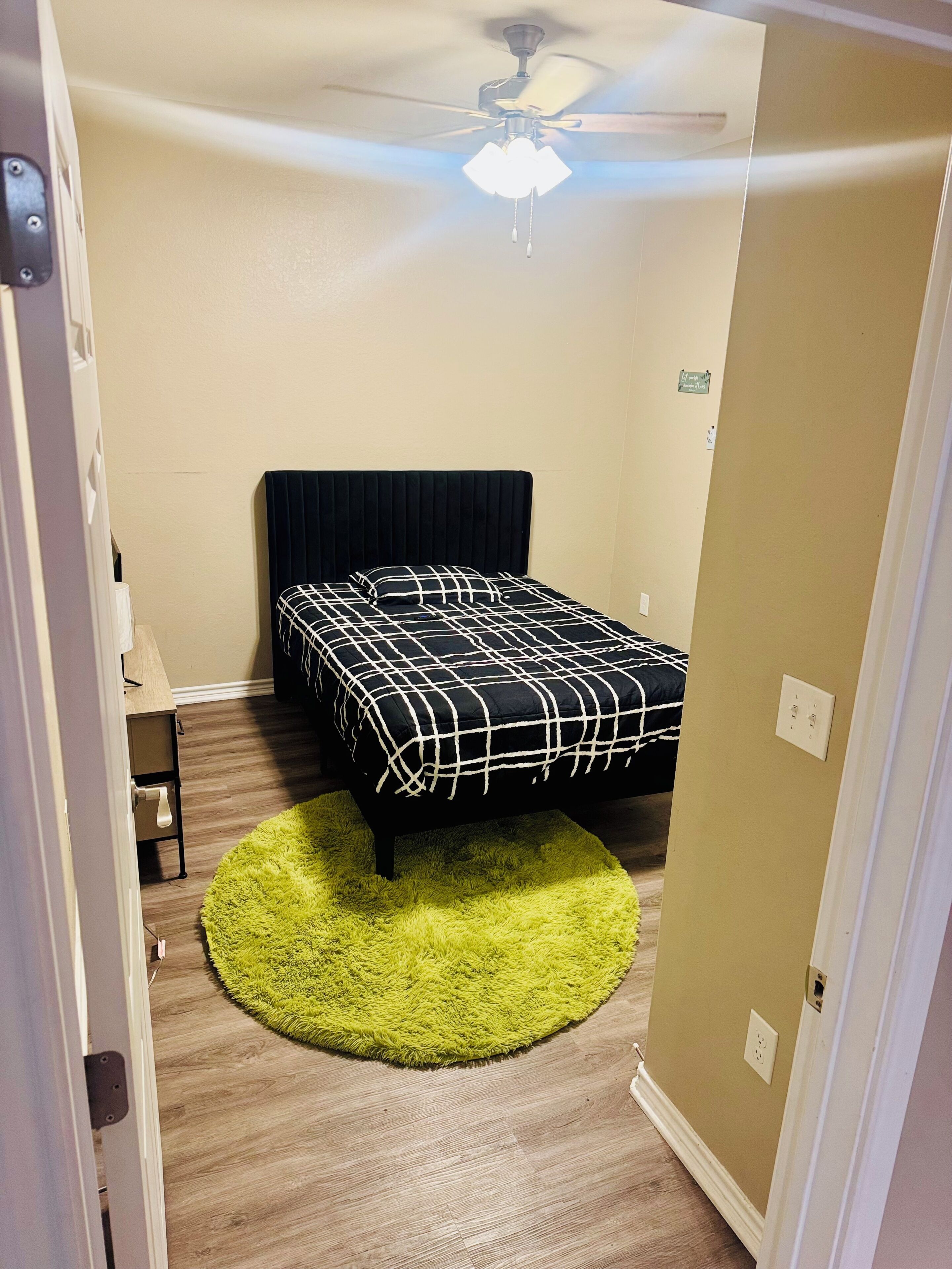 4 Schlafzimmer, Schreibtisch, Bügeleisen/Bügelbrett, kostenloses WLAN