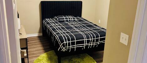 4 bedrooms, desk, iron/ironing board, free WiFi