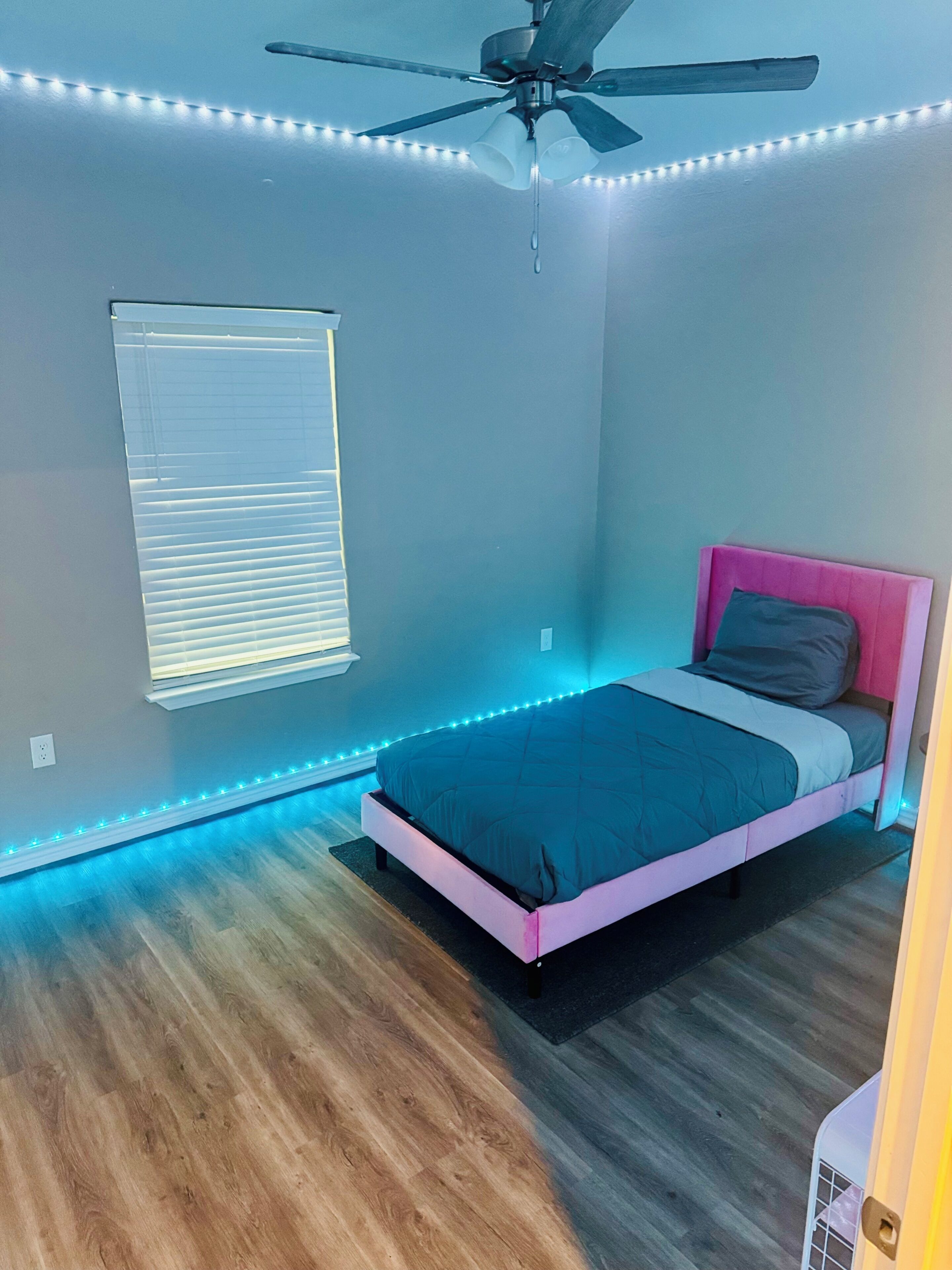 4 habitaciones, escritorio, tabla de planchar con plancha y wifi gratis 