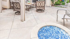 A house with a patio, outdoor seating, and a swimming pool. - Serene 3-bedroom house with Tesla Charger in Ladera Ranch (Mission Viejo)