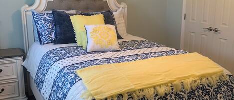 3 bedrooms, iron/ironing board, WiFi, bed sheets