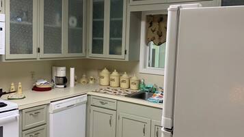 Micro-ondes, four, plaque de cuisson, lave-vaisselle