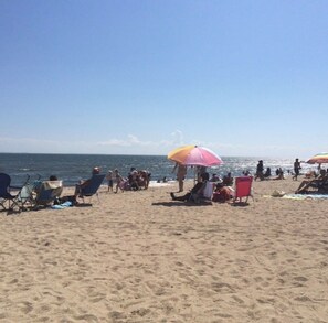 Sun-loungers - Coastal Charm-Steps to Beach-Ocean Views (Old Lyme)