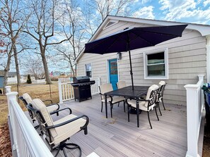 Outdoor dining - Coastal Charm-Steps to Beach-Ocean Views (Old Lyme)