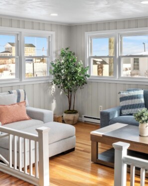 Smart TV - Coastal Charm-Steps to Beach-Ocean Views (Old Lyme)