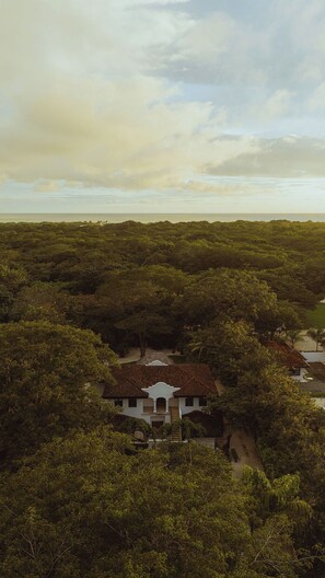 Exterior - Luxury 5BR Villa in Hacienda Pinilla - Large Tropical Garden, Pool & Beach Club (Tamarindo)