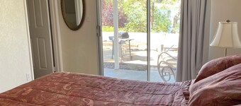 Full 3-bedroom house on the LAKE  in tranquil Atascadero! Beautiful Lake view.