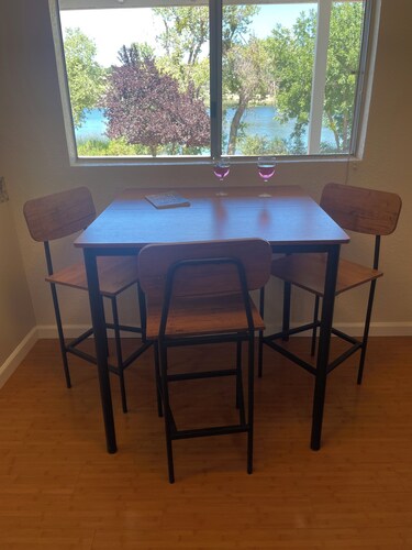 Full 3-bedroom house on the LAKE in tranquil Atascadero! Beautiful Lake view.