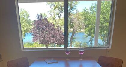 Full 3-bedroom house on the LAKE in tranquil Atascadero! Beautiful Lake view.