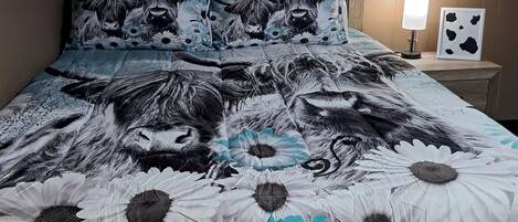 1 bedroom, desk, WiFi, bed sheets