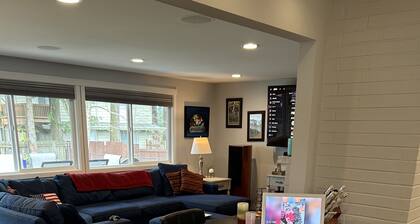 3-bedroom house in quiet Edmonds neighborhood, perfect for relaxing stays