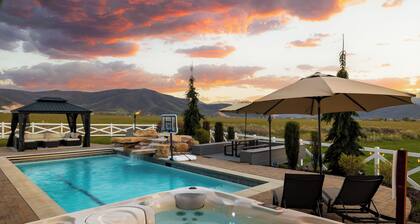 Ultimate Family Retreat: VIEWS, Sport Court, Theater, Pool, Sauna, Game Zone!