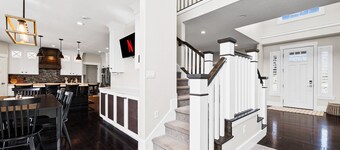 Ultimate Family Retreat: VIEWS, Sport Court, Theater, Pool, Sauna, Game Zone!