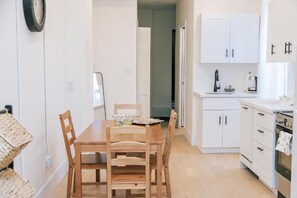 Dining - Dundas and Brock Suitel Toronto (Toronto)