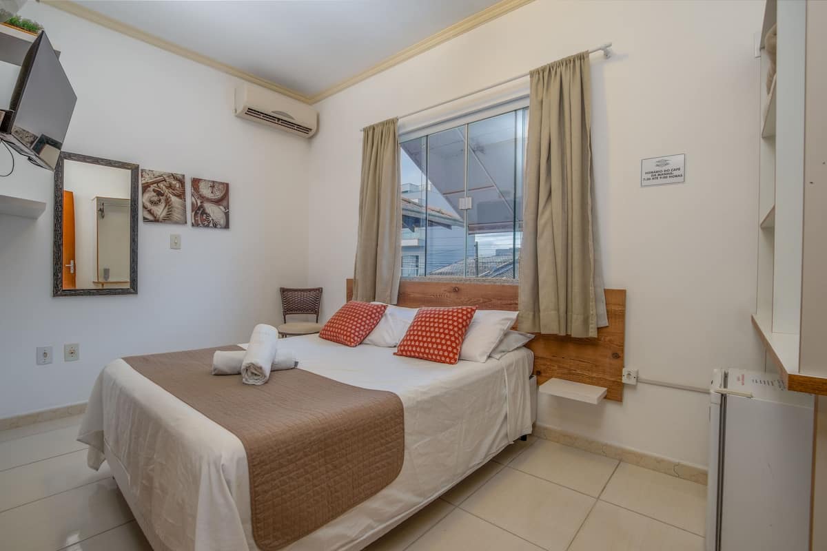 Basic tvåbäddsrum - 1 dubbelsäng