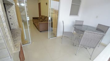 Apartamento Deluxe, 2 habitaciones, balcón | Balcón