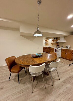 Dining - Peaceful Home Base For World Cup Stay Sleeps 6+ (Tonganoxie)