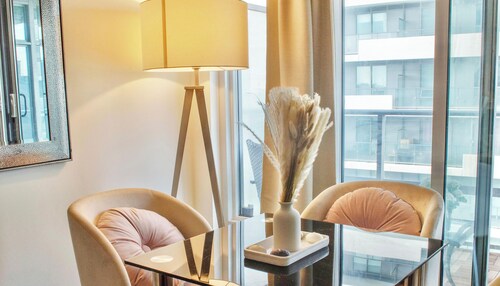 Upscale Toronto Condo | Monthly Stay