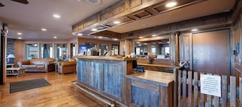 Pinedale Hotel & Suites