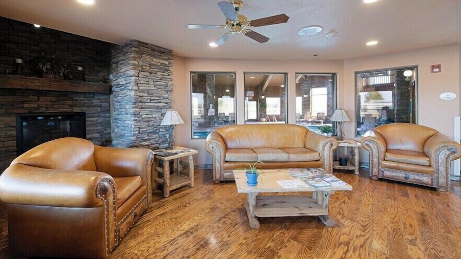 Pinedale Hotel & Suites