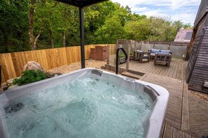 Terrace/patio - Thyme Lodge • 2BR• Hot Tub•Sauna • Hiking Trails (Garnant)
