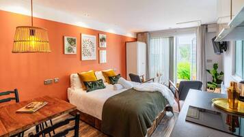 1 bedroom, iron/ironing board, WiFi, bed sheets