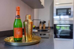 Private kitchen - Love Nest Lodge • 1BR + Hot Tub & Outdoor Cinema (Garnant)