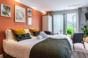 1 bedroom, iron/ironing board, WiFi, bed sheets - Love Nest Lodge • 1BR + Hot Tub & Outdoor Cinema (Garnant)