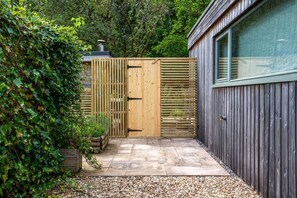 Property grounds - Lavender Lodge•1BR•Hot Tub• Sauna• Black Mountain (Garnant)