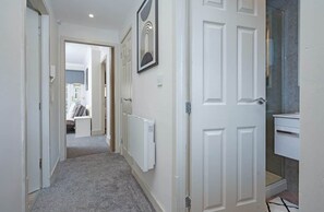 Interior - 1BR · Shawlands · Walk To Queens Park · Parking (Glasgow)