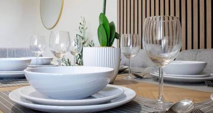 3-Bed Flat · Kelpies & Falkirk Wheel · Parking