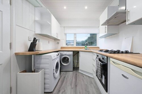 2BR · Sleeps 6 · Parking · Near Linlithgow Palace