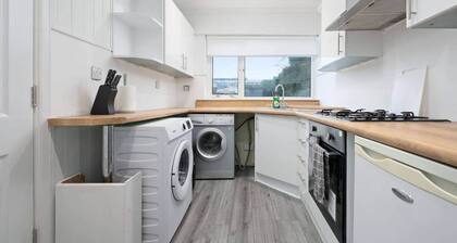 2BR · Sleeps 6 · Parking · Near Linlithgow Palace