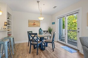 Dining - Bayfront TC Condo · Walk to Beach & Downtown · Free Parking · Sleeps 6 (Traverse City)
