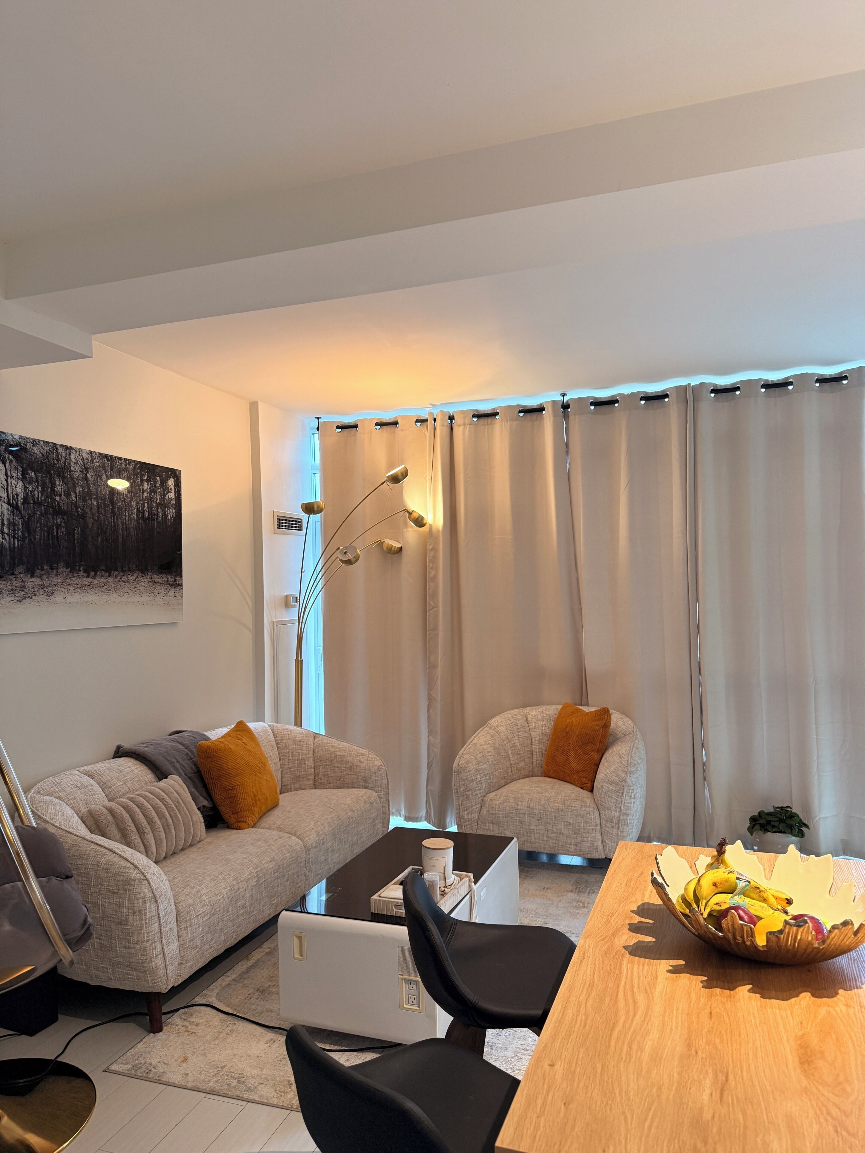 Luxury Room, City View | Living area