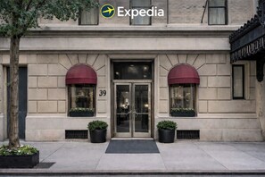 Exterior detail - LENNOX HILL NYC (New York)