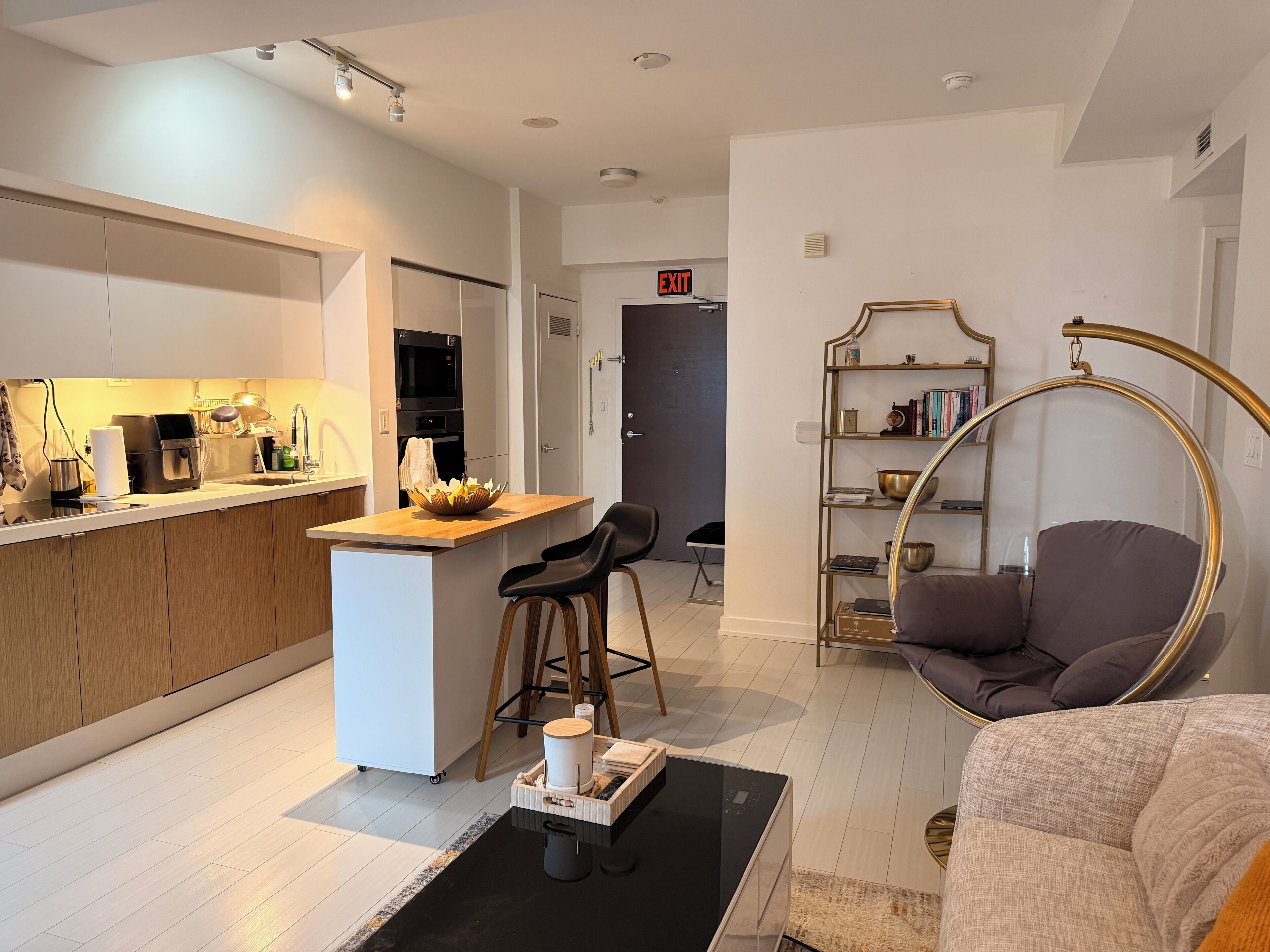 Business Single Room, City View | Living area