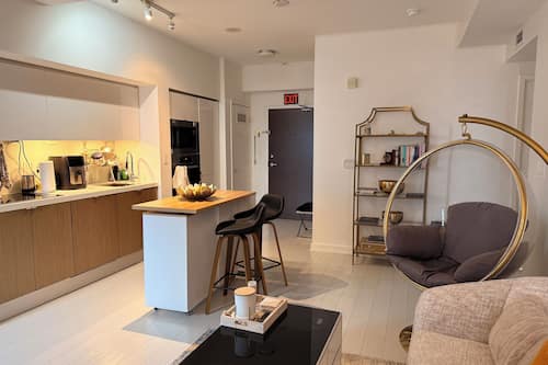 Chambre Simple Affaires, vue ville | Coin séjour