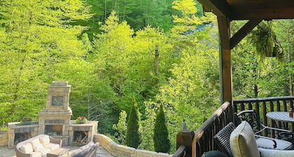 Hocking Hills Fern Hollow Luxury Lodge with Pool