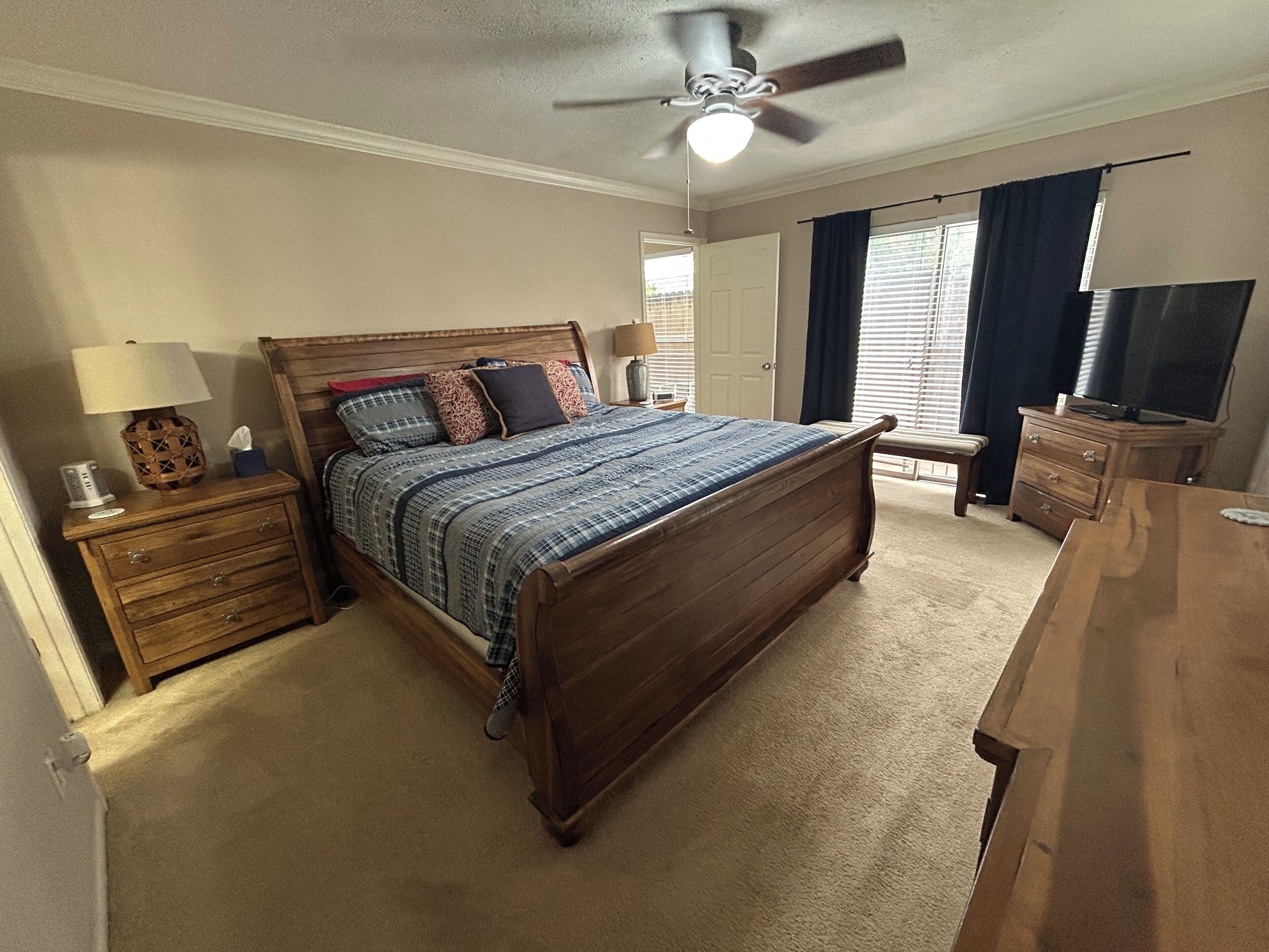 Beautiful Lakeview Home  3 Bed / 3 Bath  Smoke-free - Willis, TX