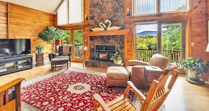 Secluded 4-bedroom Log Cabin with Mt. Monadnock views. with AC