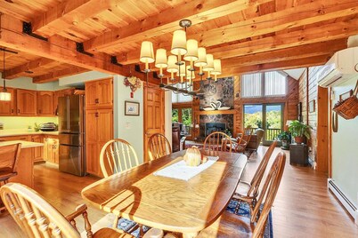 Secluded 4-bedroom Log Cabin with Mt. Monadnock views. with AC