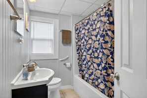 Hair dryer, towels - UNIT C: Walk to Beach/Intercoastal/Fishing Pier (Holly Ridge)