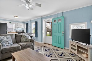 TV, books - UNIT C: Walk to Beach/Intercoastal/Fishing Pier (Holly Ridge)