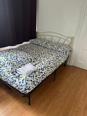 Double or Twin Room - Chinatown Travellers Suites (Toronto)