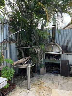 Property grounds - Pool house with 2-bedroom in vibrant Wailoaloa, Nadi (Nadi)